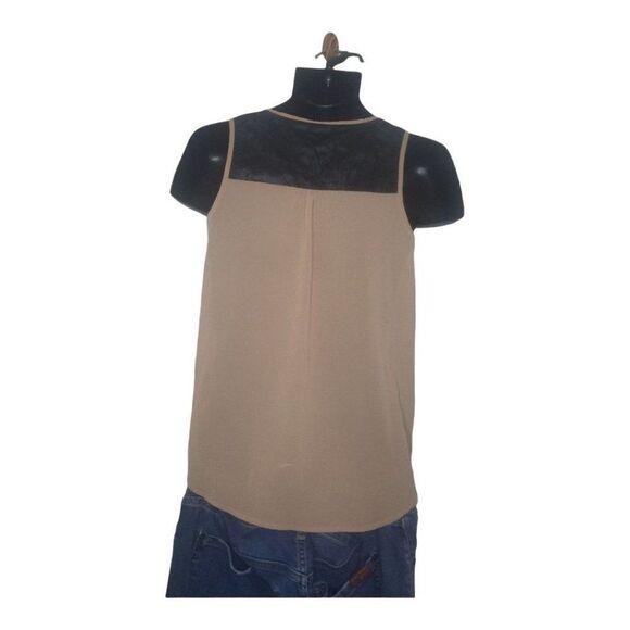 Chocolate USA Tank Top Women Sz M NWT Sleeveless Beige 3 Button Summer - Picture 2 of 6